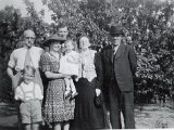 Familiealbum Sdb019 4  1947 06 Efter hospitalsophold (slugt bilhjul) juni 1947